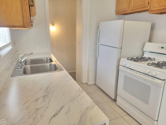 305 South Boulevard W Boulevard, Pontiac, MI 48341