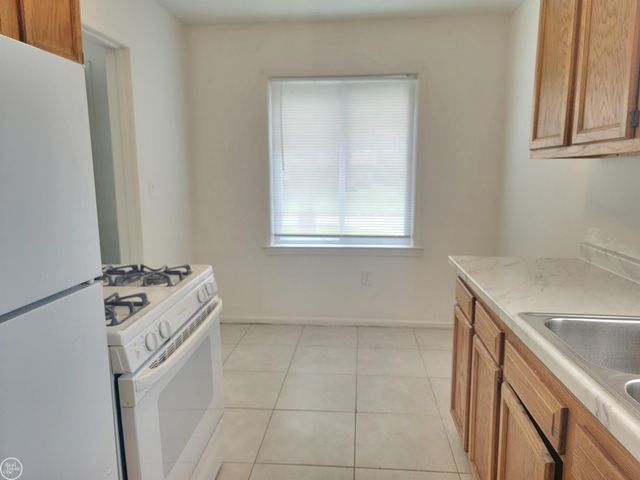 305 South Boulevard W Boulevard, Pontiac, MI 48341