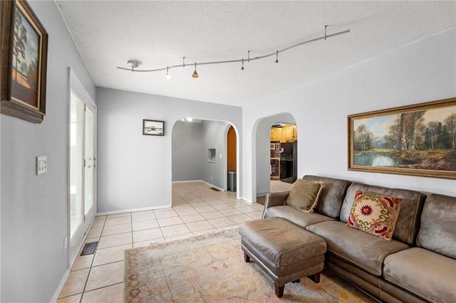 1400 E 21st Avenue, Kansas City, MO 64116