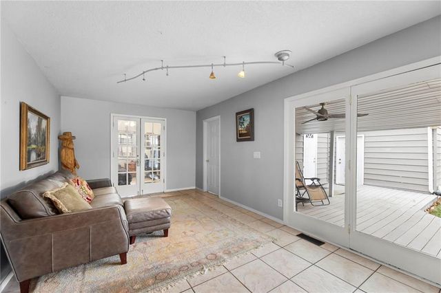 1400 E 21st Avenue, Kansas City, MO 64116