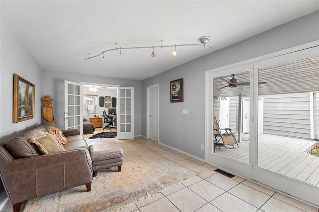 1400 E 21st Avenue, Kansas City, MO 64116