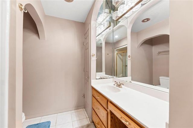 1400 E 21st Avenue, Kansas City, MO 64116