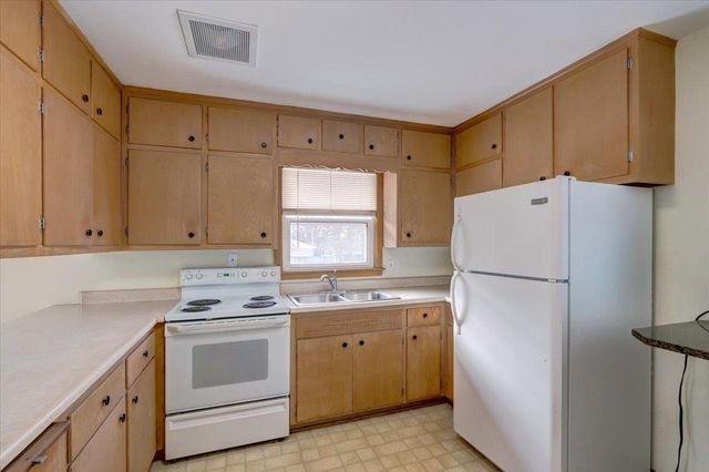 17-19 Bluebird Court, Madison, WI 53711