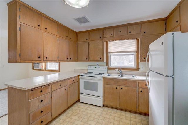 17-19 Bluebird Court, Madison, WI 53711