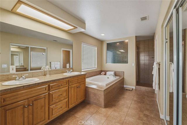 11526 Prairie, Oak Hills, CA 92344