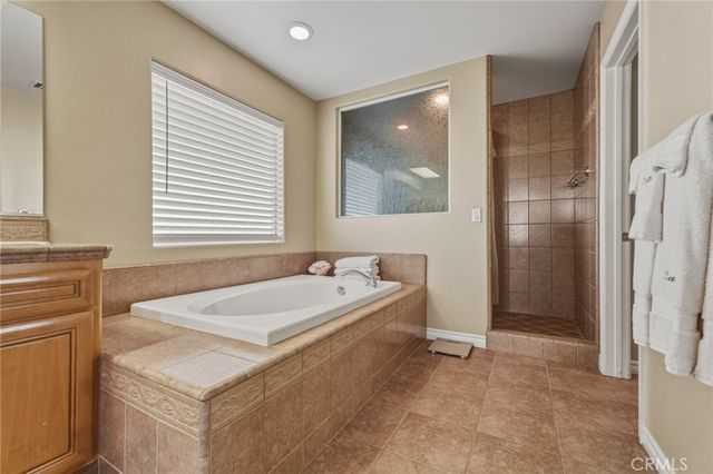 11526 Prairie, Oak Hills, CA 92344