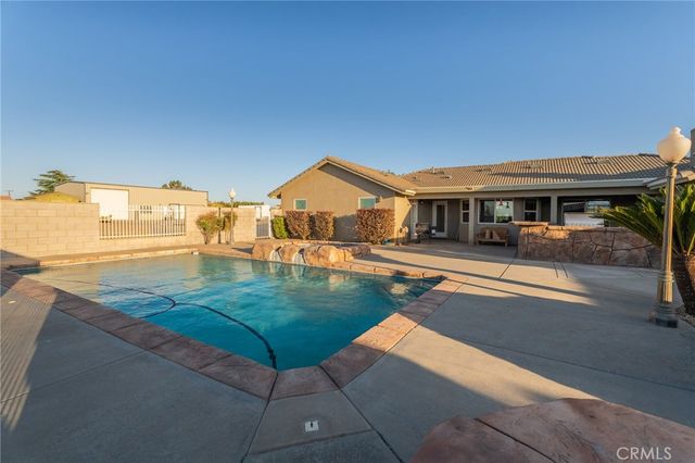 11526 Prairie, Oak Hills, CA 92344