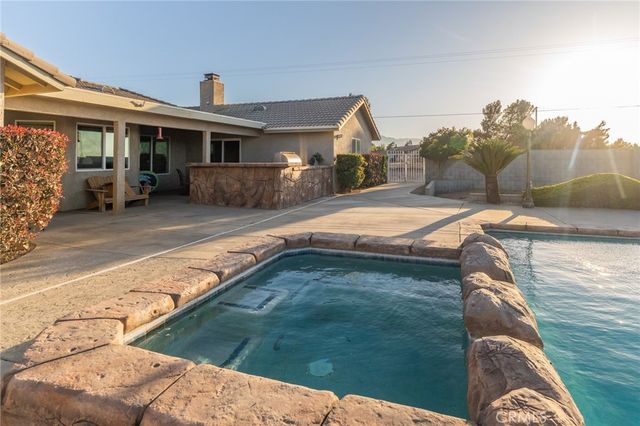 11526 Prairie, Oak Hills, CA 92344