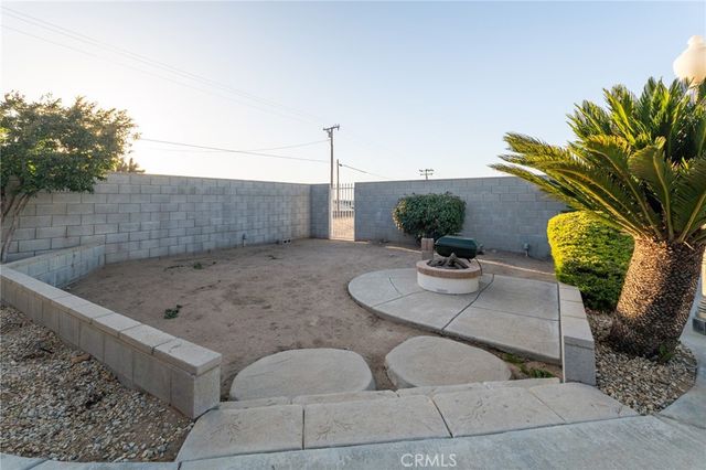 11526 Prairie, Oak Hills, CA 92344