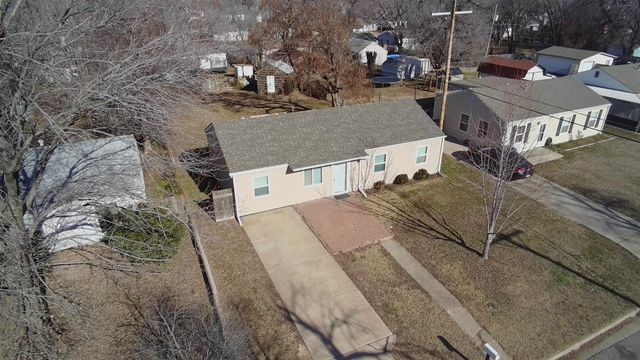 1320 E Charleston Dr, Wichita, KS 67219