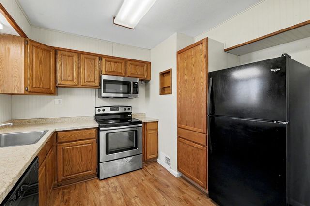 1320 E Charleston Dr, Wichita, KS 67219