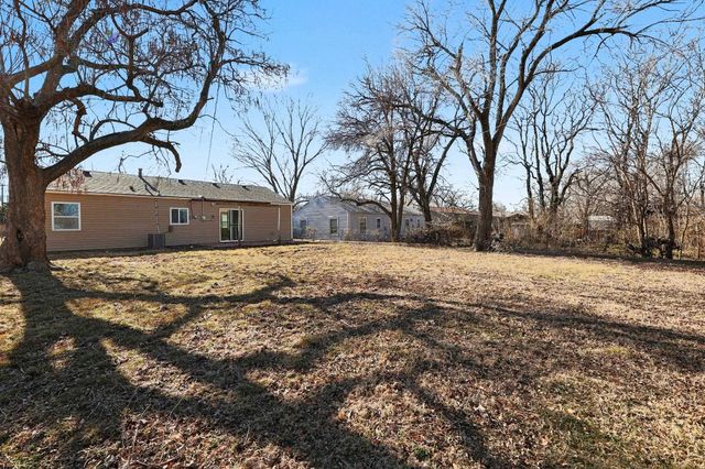 1320 E Charleston Dr, Wichita, KS 67219