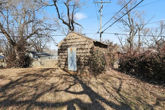 1320 E Charleston Dr, Wichita, KS 67219