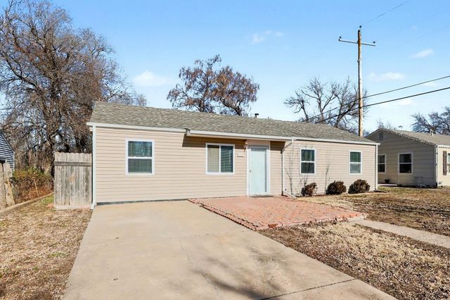 1320 E Charleston Dr, Wichita, KS 67219