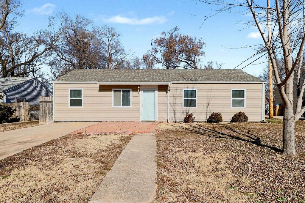 1320 E Charleston Dr, Wichita, KS 67219