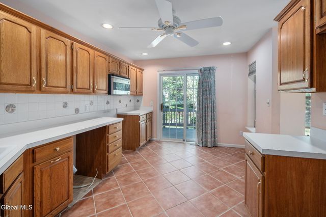 15 Devon Court, Guilderland, NY 12186