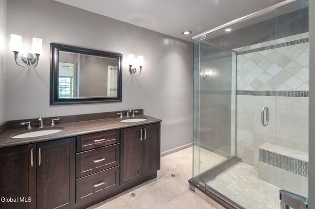 15 Devon Court, Guilderland, NY 12186