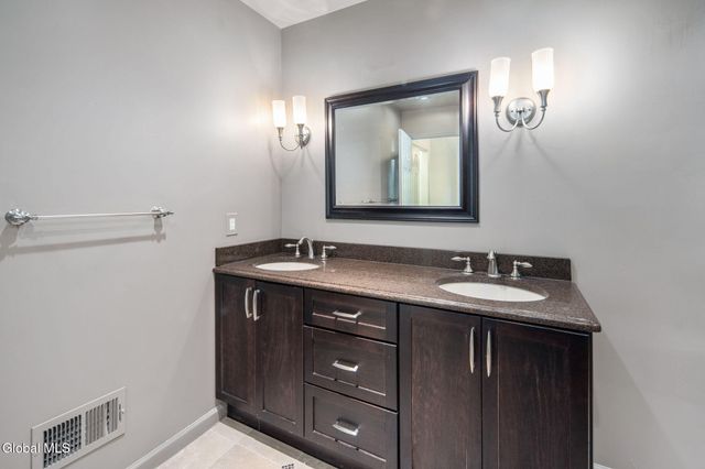 15 Devon Court, Guilderland, NY 12186