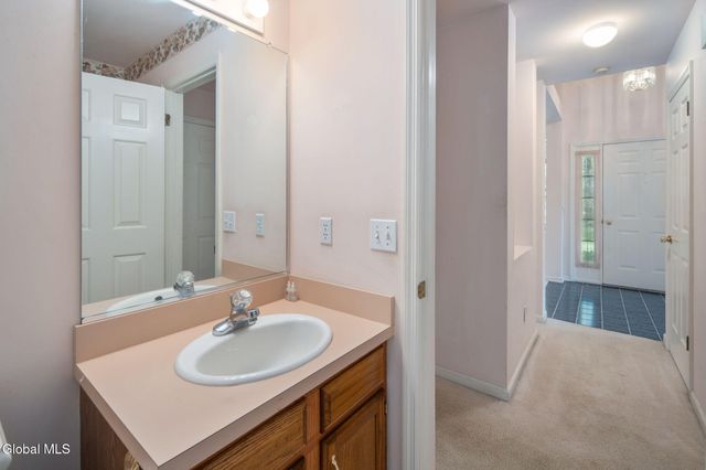 15 Devon Court, Guilderland, NY 12186