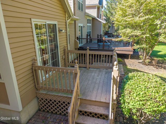 15 Devon Court, Guilderland, NY 12186