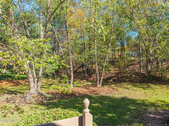 15 Devon Court, Guilderland, NY 12186