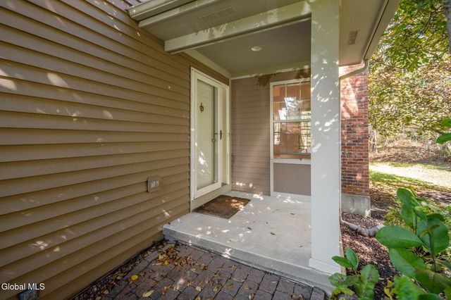 15 Devon Court, Guilderland, NY 12186