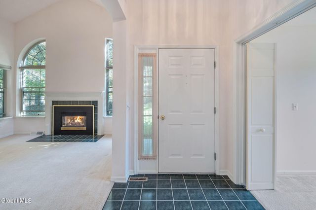 15 Devon Court, Guilderland, NY 12186