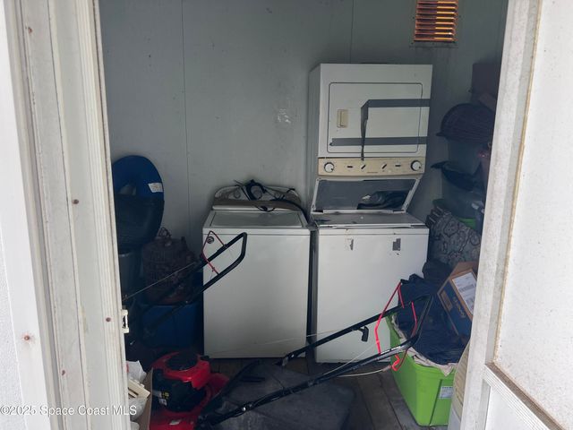 1724 Mango Street NE, Palm Bay, FL 32905