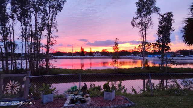 1724 Mango Street NE, Palm Bay, FL 32905