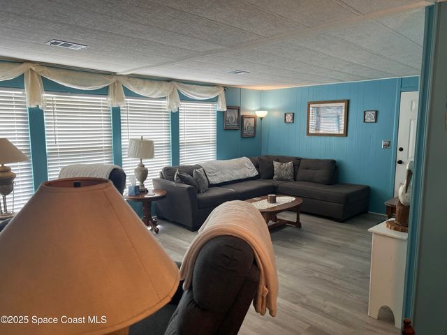 1724 Mango Street NE, Palm Bay, FL 32905