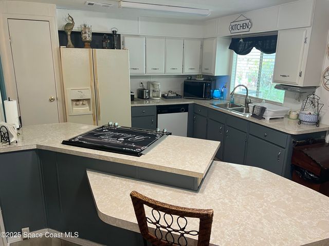 1724 Mango Street NE, Palm Bay, FL 32905