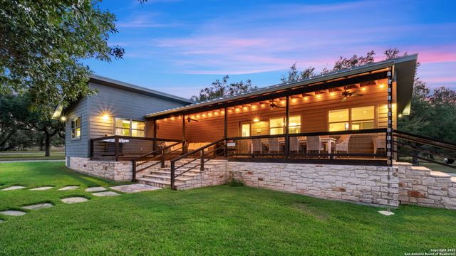746 Trail Rock Dr, Johnson City, TX 78636