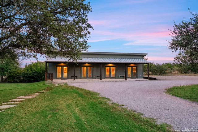 746 Trail Rock Dr, Johnson City, TX 78636