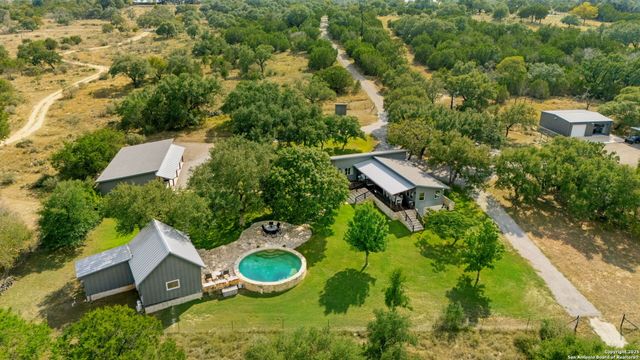 746 Trail Rock Dr, Johnson City, TX 78636