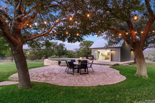 746 Trail Rock Dr, Johnson City, TX 78636
