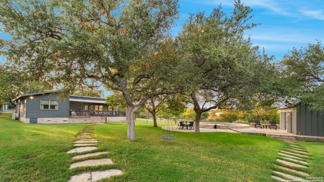 746 Trail Rock Dr, Johnson City, TX 78636