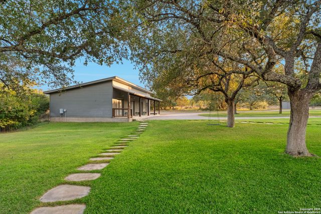746 Trail Rock Dr, Johnson City, TX 78636