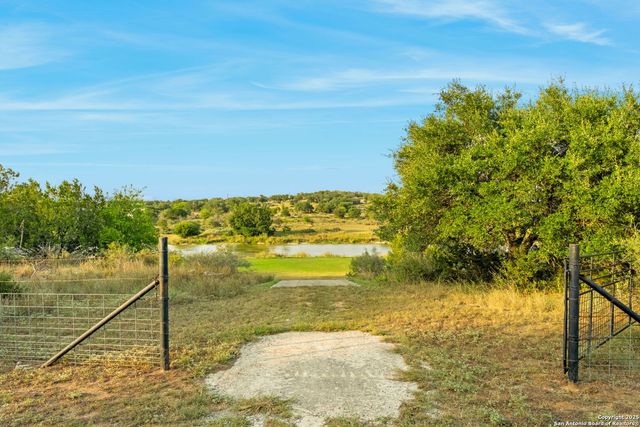 746 Trail Rock Dr, Johnson City, TX 78636