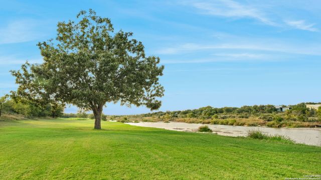 746 Trail Rock Dr, Johnson City, TX 78636