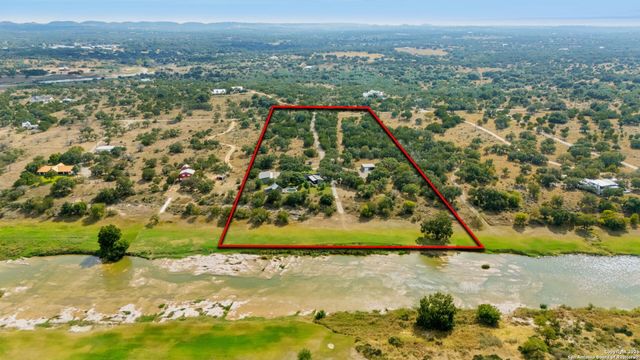 746 Trail Rock Dr, Johnson City, TX 78636