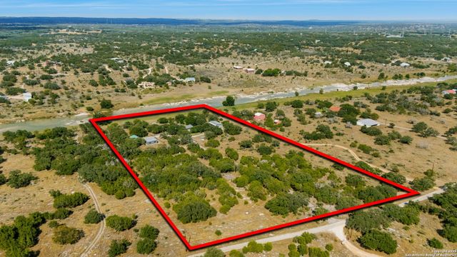746 Trail Rock Dr, Johnson City, TX 78636