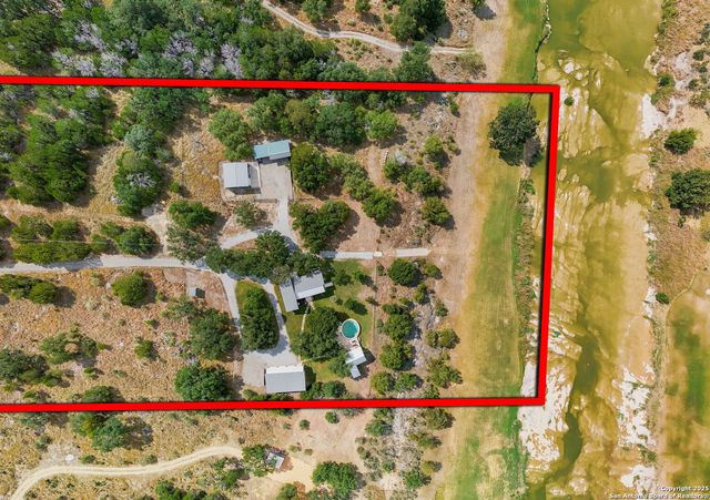746 Trail Rock Dr, Johnson City, TX 78636