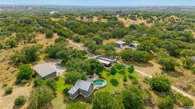 746 Trail Rock Dr, Johnson City, TX 78636