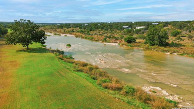 746 Trail Rock Dr, Johnson City, TX 78636