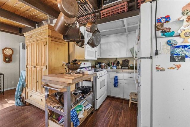 566 Santa Barbara Avenue, Sugarloaf, CA 92386