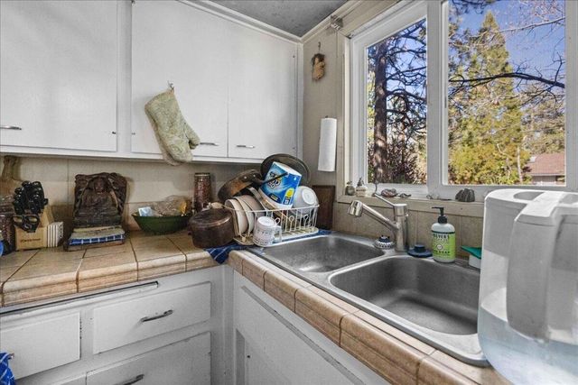 566 Santa Barbara Avenue, Sugarloaf, CA 92386
