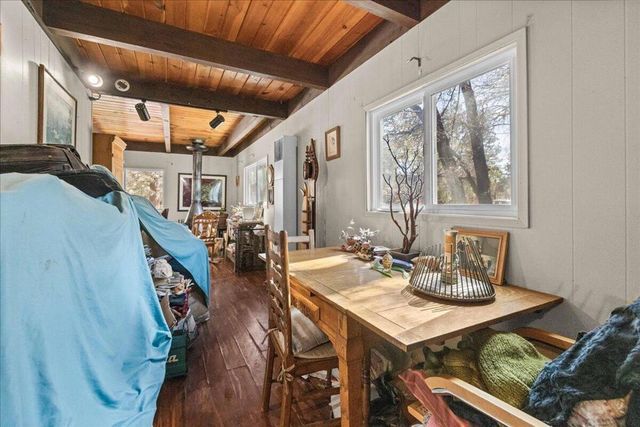 566 Santa Barbara Avenue, Sugarloaf, CA 92386
