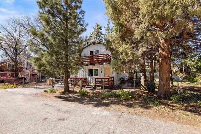 566 Santa Barbara Avenue, Sugarloaf, CA 92386