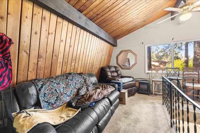 566 Santa Barbara Avenue, Sugarloaf, CA 92386