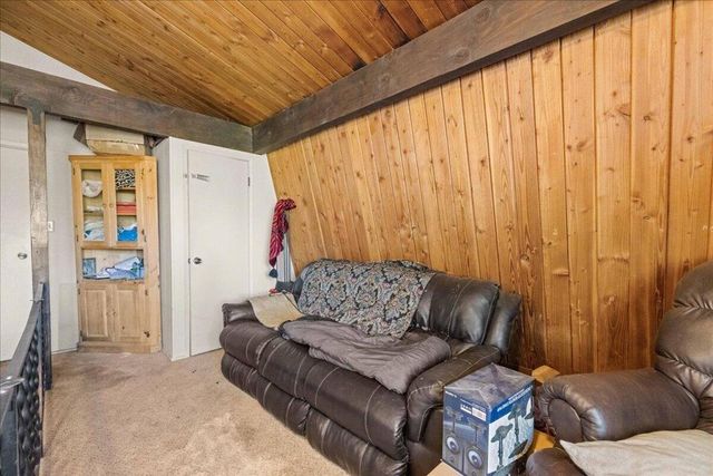 566 Santa Barbara Avenue, Sugarloaf, CA 92386